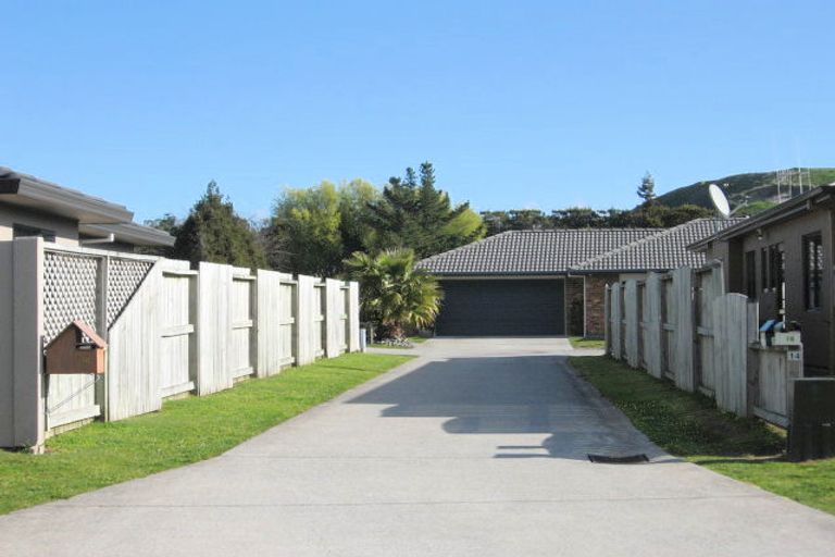 Photo of property in 16 Evansbel Place, Papamoa Beach, Papamoa, 3118