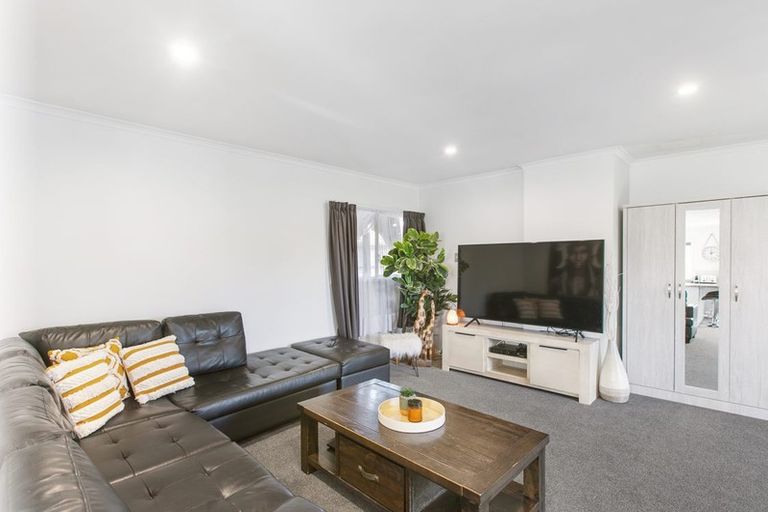 Photo of property in 4 Katrina Place, Massey, Auckland, 0614