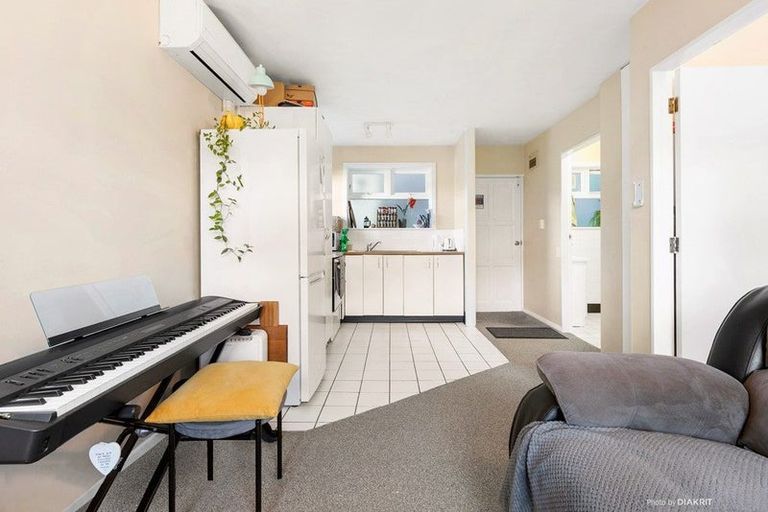 Photo of property in Parkland Flats, 51u6 Adams Terrace, Kelburn, Wellington, 6021