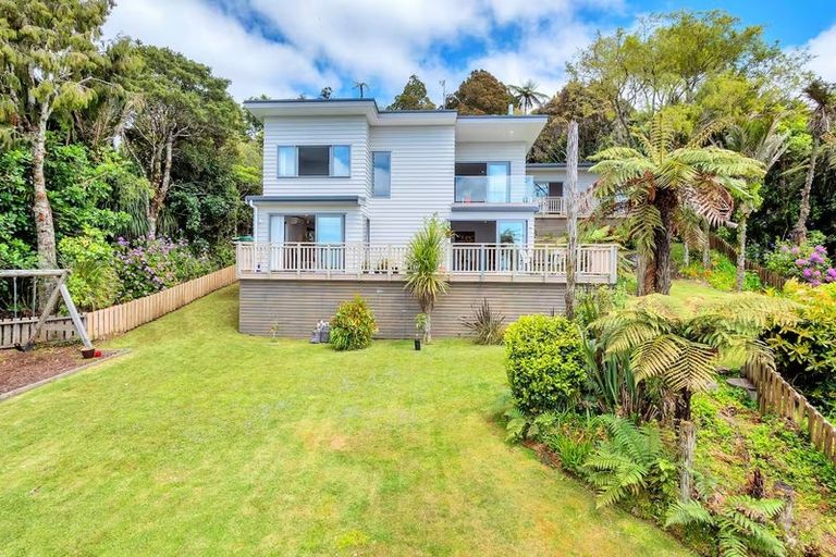 Photo of property in 23 Quinns Road, Waiatarua, Auckland, 0612
