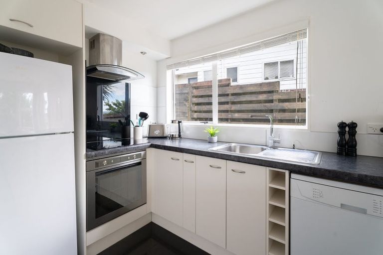 Photo of property in 12a Kingsbridge Place, Newlands, Wellington, 6037