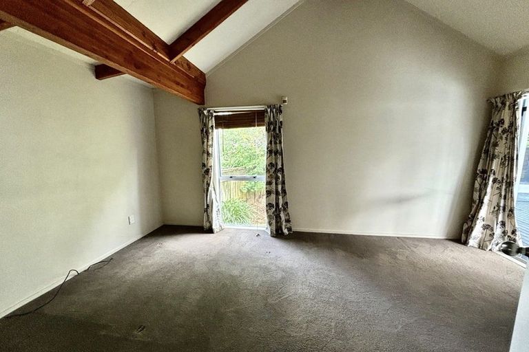 Photo of property in 1 Gosford Drive, Botany Downs, Auckland, 2010