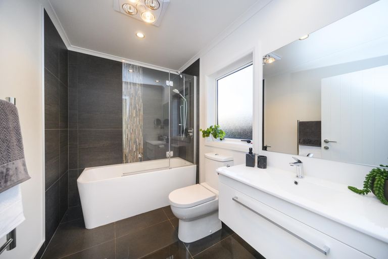 Photo of property in 29a Raglan Avenue, Cloverlea, Palmerston North, 4412