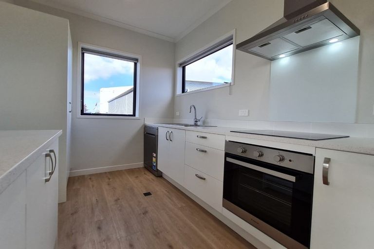 Photo of property in 8/5 Peachgrove Road, Te Atatu Peninsula, Auckland, 0610