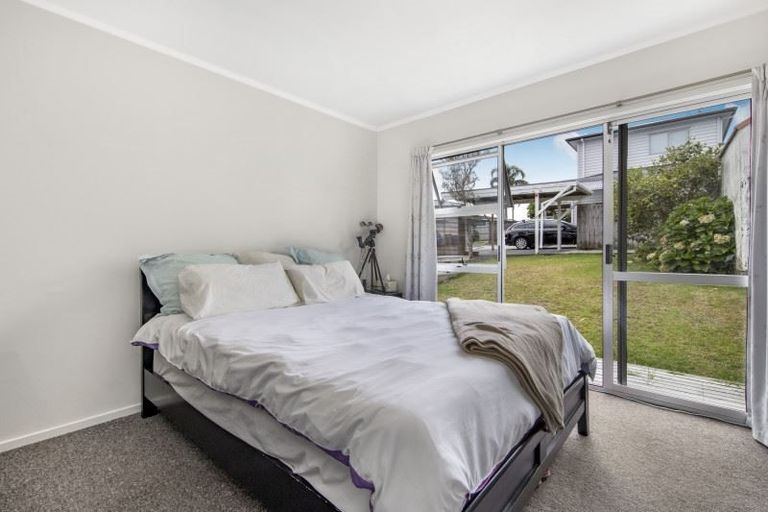 Photo of property in 23 Luckens Road, West Harbour, Auckland, 0618
