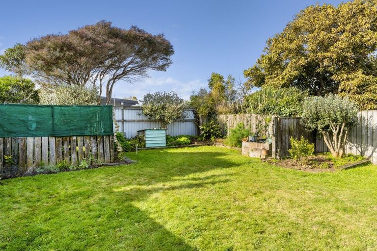 Photo of property in 19 Mazengarb Road, Paraparaumu Beach, Paraparaumu, 5032