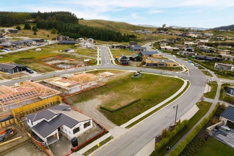 Photo of property in 80 Kirimoko Crescent, Wanaka, 9305