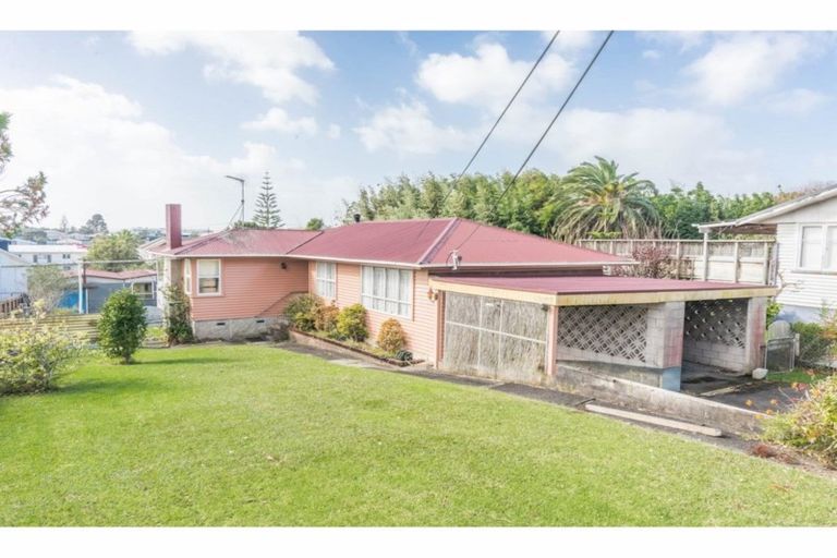 Photo of property in 8 Sarona Avenue, Glen Eden, Auckland, 0602