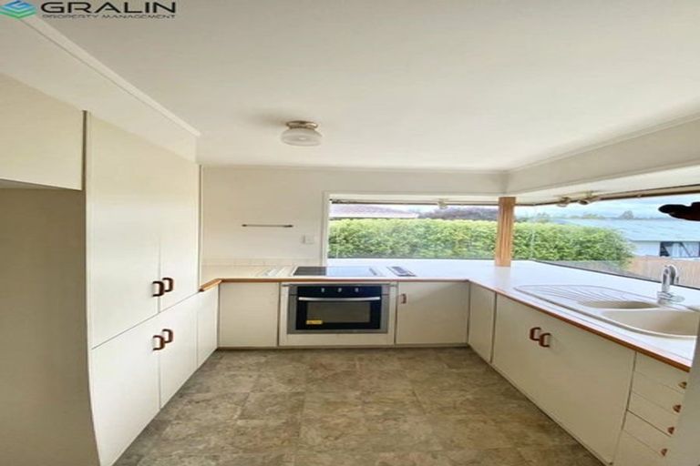 Photo of property in 2/332 West Coast Road, Glen Eden, Auckland, 0602