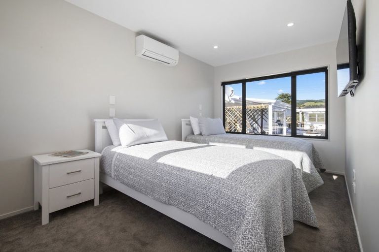 Photo of property in 25 Kawakawa Bay Coast Road, Kawakawa Bay, Papakura, 2585