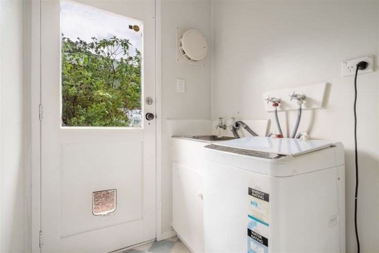 Photo of property in 90 Kemp Road, Massey, Auckland, 0614