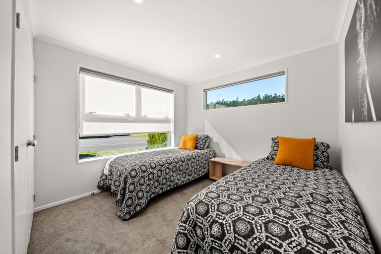 Photo of property in 32 Burgundy Drive, Martinborough, 5711