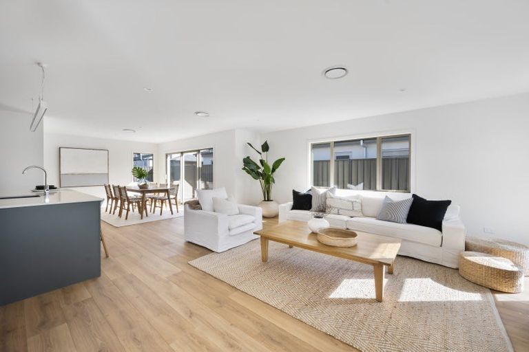 Photo of property in 10 Cassin Place, Taradale, 4112