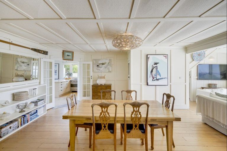 Photo of property in 10 Moori Road, Waimarama, 4294