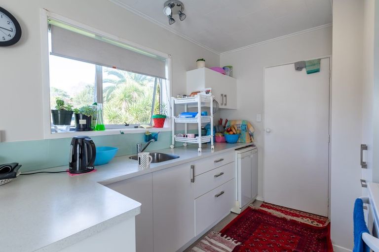 Photo of property in 2/14 Claridge Street, Glen Eden, Auckland, 0602