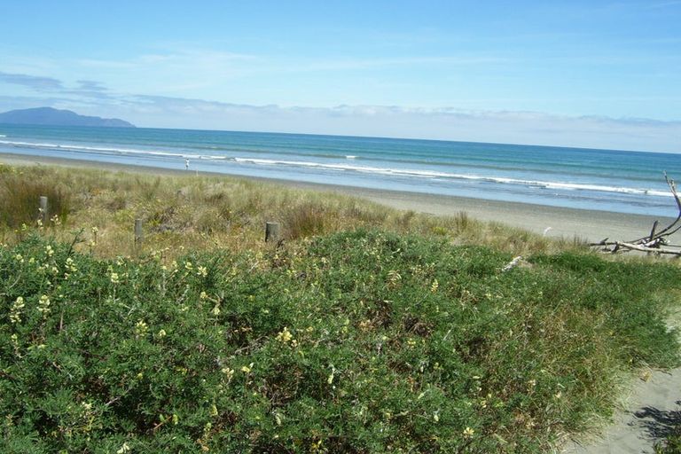Photo of property in 20 Tasman Road, Otaki Beach, Otaki, 5512