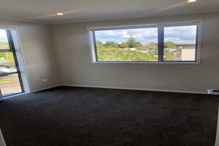 Photo of property in 1c Pavola Grove, Glenfield, Auckland, 0629