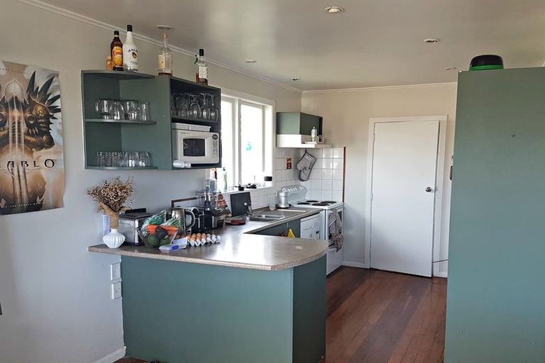 Photo of property in 16 Reiman Street, New Lynn, Auckland, 0600