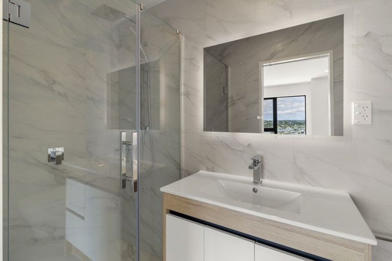 Photo of property in 15 Paina Crescent, Massey, Auckland, 0614