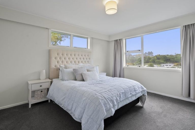 Photo of property in 10 Whitby Place, Westown, New Plymouth, 4310