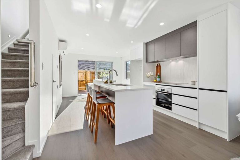 Photo of property in 7c Maroubra Place, Botany Downs, Auckland, 2010