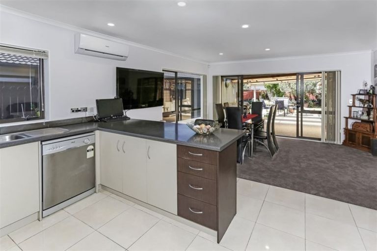 Photo of property in 9 Mccall Drive, Waiuku, 2123