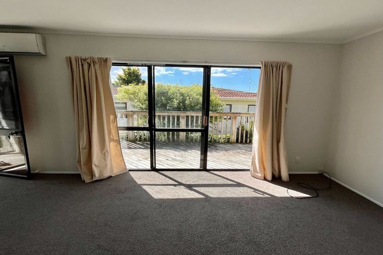 Photo of property in 2/107 Lake Road, Northcote, Auckland, 0627