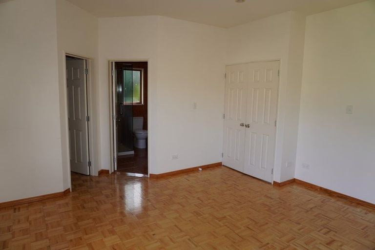 Photo of property in 72 Heathcote Road, Castor Bay, Auckland, 0620