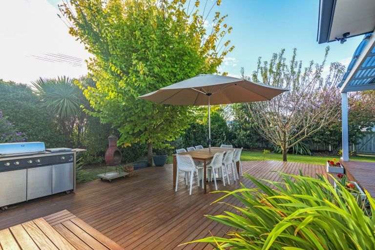 Photo of property in 1 Sinclair Avenue, Highbury, Palmerston North, 4412