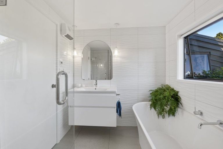 Photo of property in 12 Ridgewood Drive, Ridgewood, New Plymouth, 4371