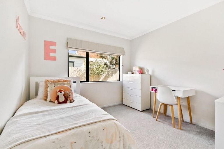 Photo of property in 3b Tawa Road, Te Atatu Peninsula, Auckland, 0610