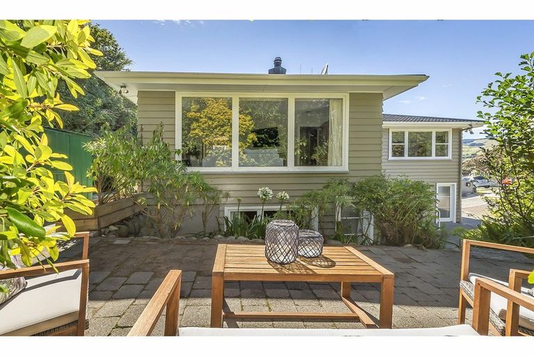 Photo of property in 56 Lincoln Avenue, Tawa, Wellington, 5028