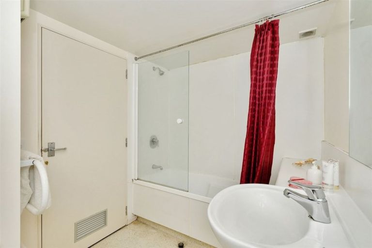 Photo of property in 5/86 Brockworth Place, Riccarton, Christchurch, 8011