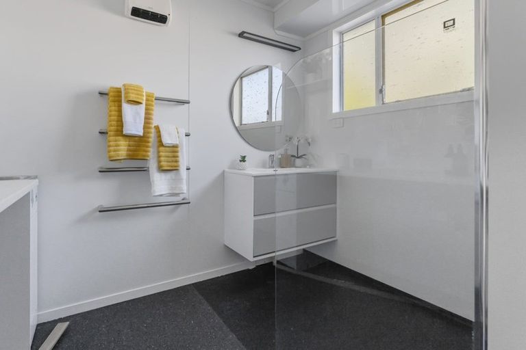 Photo of property in 42b Hicks Close, Whitby, Porirua, 5024