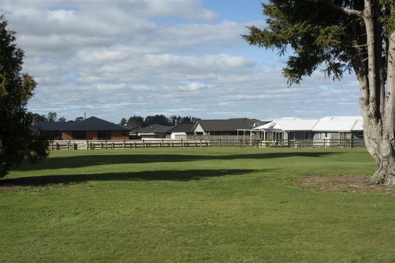 Photo of property in 2 Mercade Close, Stratford, 4332