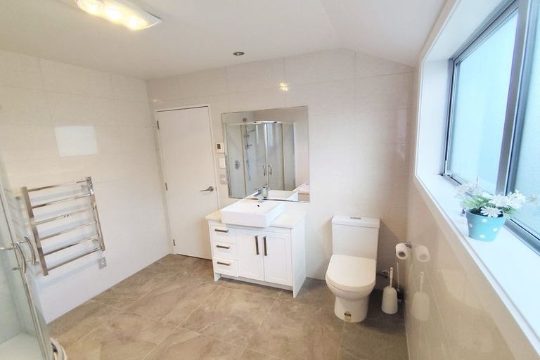 Photo of property in 1a Marina View Drive, Hobsonville, Auckland, 0618