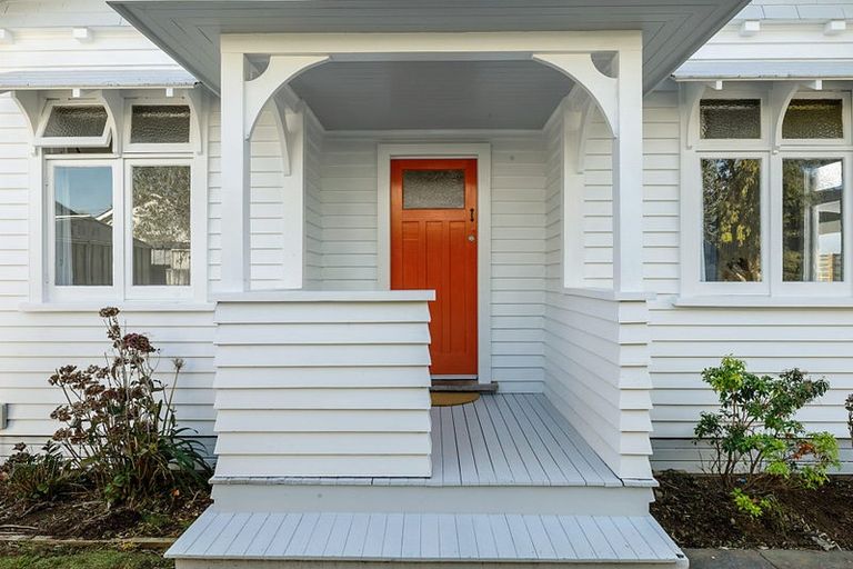 Photo of property in 15b Atiawa Street, Glen Avon, New Plymouth, 4312