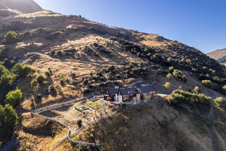 Photo of property in 12 Crow's Nest Road, Arthurs Point, Queenstown, 9371