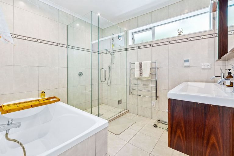 Photo of property in 1/40 Beulah Avenue, Rothesay Bay, Auckland, 0630