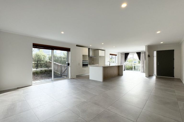 Photo of property in 2 Orowaru Avenue, Massey, Auckland, 0614