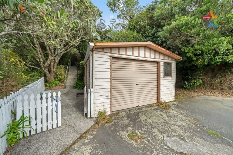 Photo of property in 64 Glanmire Road, Newlands, Wellington, 6037