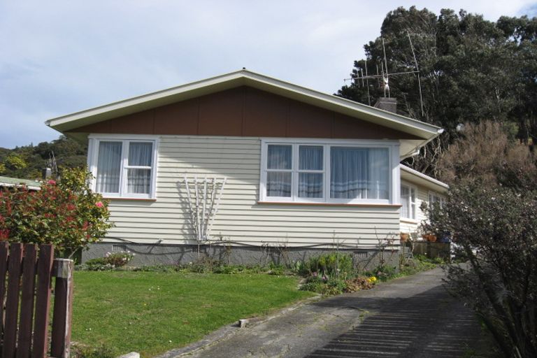 Photo of property in 9 Hamstead Street, Wainuiomata, Lower Hutt, 5014