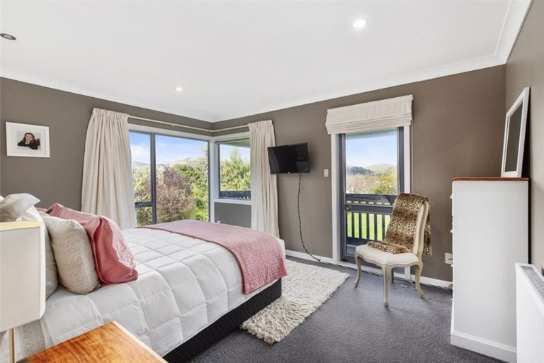 Photo of property in 40 Joseph Banks Drive, Whitby, Porirua, 5024