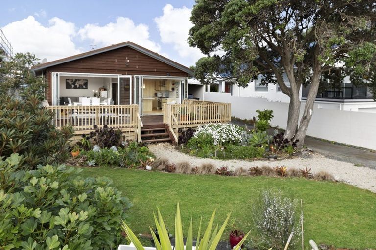 Photo of property in 55 Marine Parade, Paraparaumu Beach, Paraparaumu, 5032