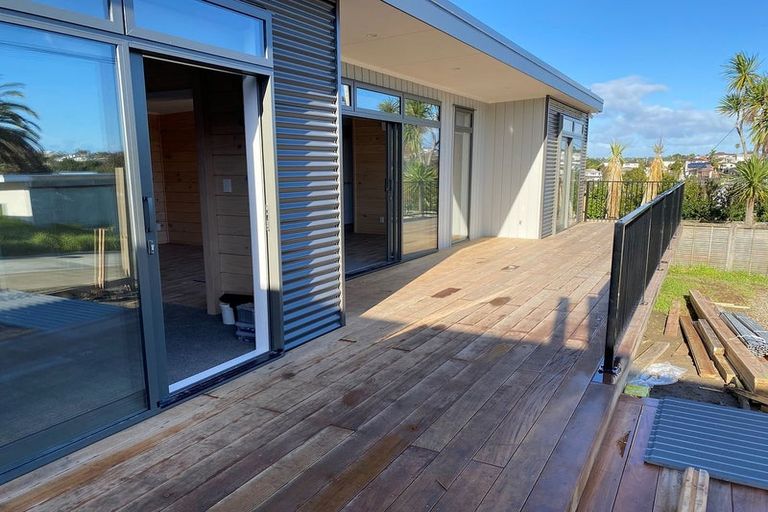 Photo of property in 12 Dallinghoe Crescent, Milford, Auckland, 0620
