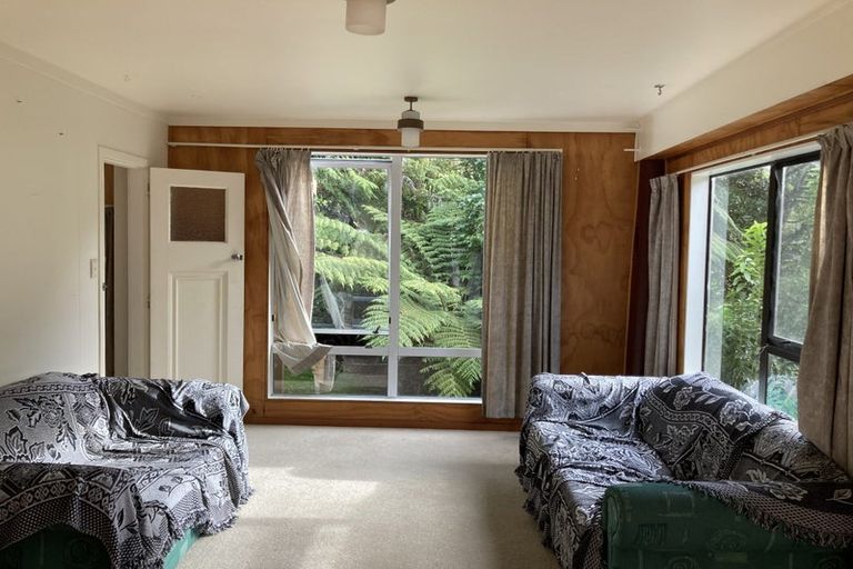 Photo of property in 89 Glenesk Road, Piha, New Lynn, 0772