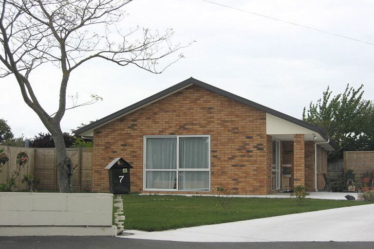 Photo of property in 7 Rowe Place, Burwood, Christchurch, 8061
