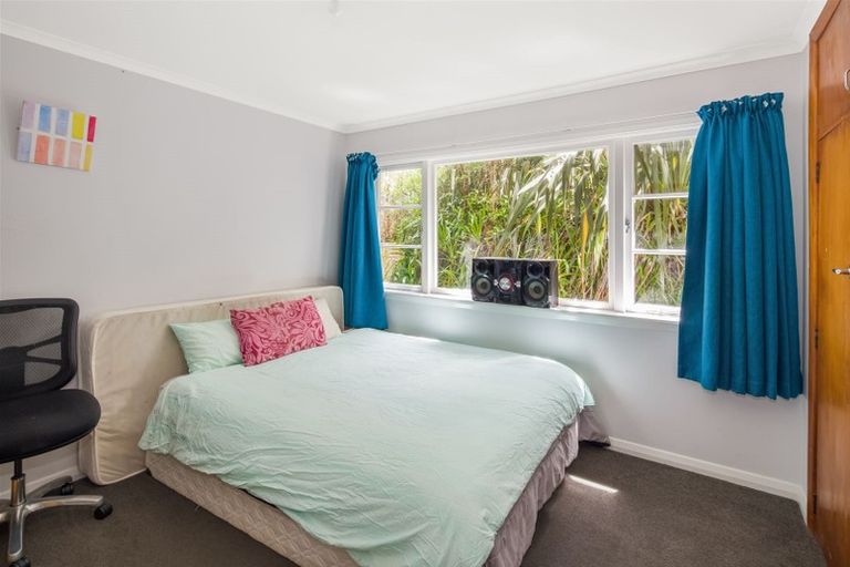 Photo of property in 34 Bassett Road, Johnsonville, Wellington, 6037