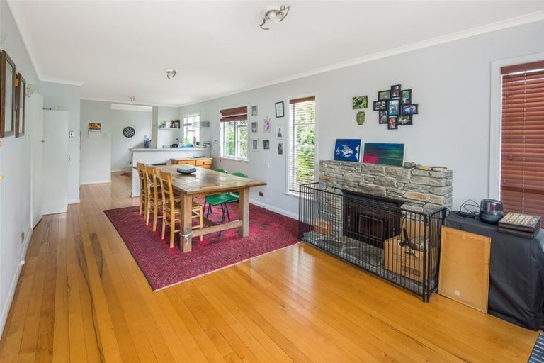 Photo of property in 34 Bassett Road, Johnsonville, Wellington, 6037