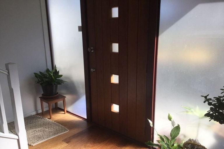 Photo of property in 10 Norma Avenue, Te Atatu South, Auckland, 0610